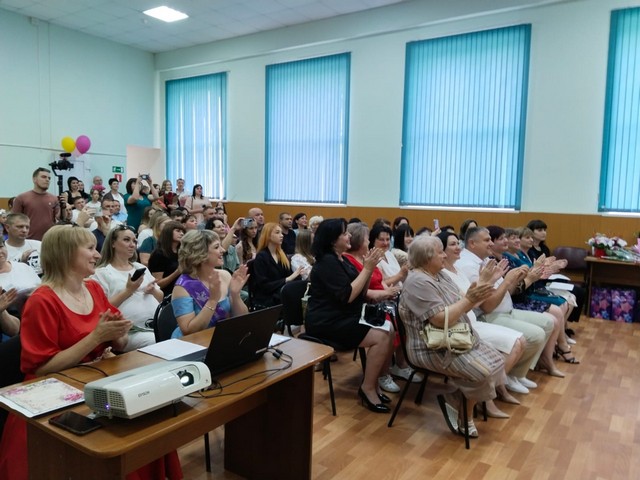 Вручение аттестатов выпускникам 9 и 11 классов Астаховской СОШ