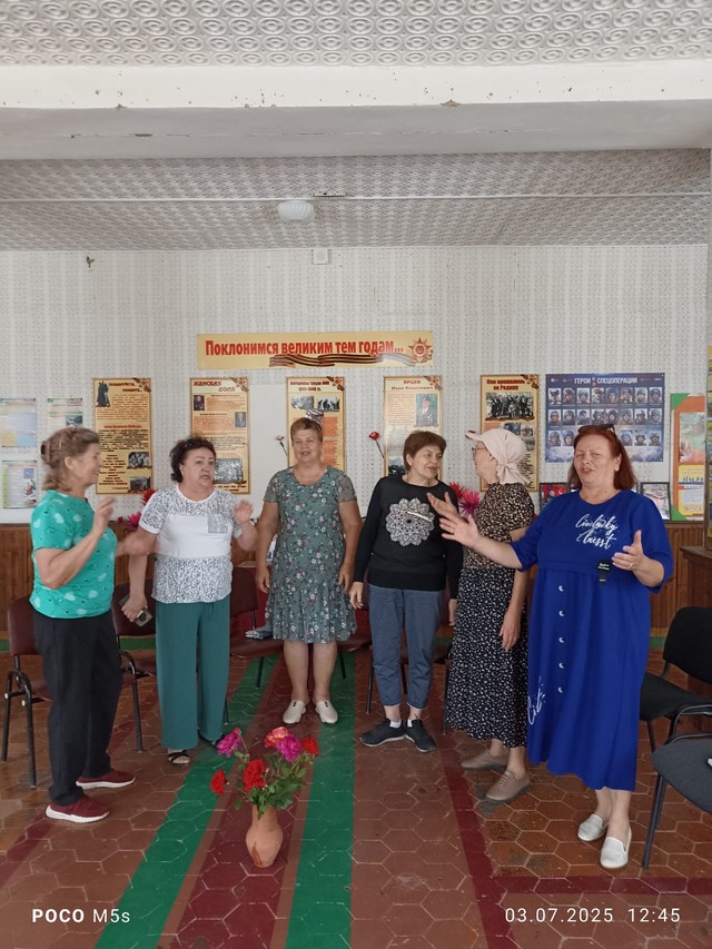 Будни фольклорно-этнографического ансамбля "Лазоревый цвет"